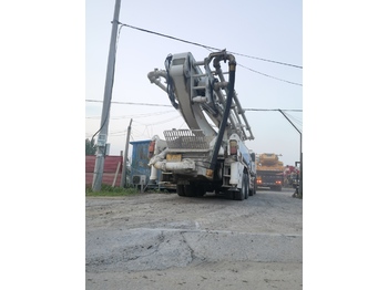 Concrete pump truck ZOOMLION ZLJ5330THB: picture 1