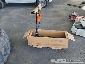  Unused Razor Electric Scooter / Patinete Eléctrico Razor - Garage equipment