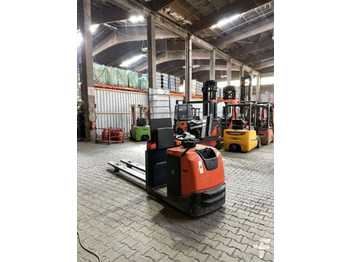 Pallet truck BT OSE 250: picture 1