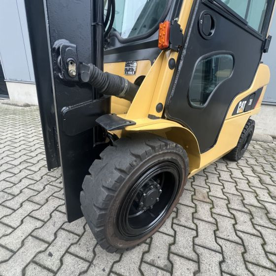 Electric forklift Caterpillar DP30NT: picture 15