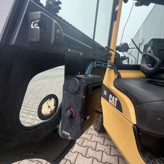 Electric forklift Caterpillar DP30NT: picture 18