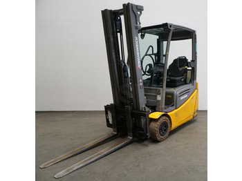 Electric forklift JUNGHEINRICH EFG