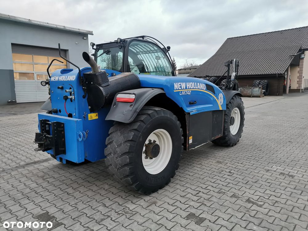 Telescopic handler New Holland LM7.42: picture 4
