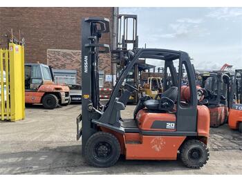 LPG forklift Nissan UD02A20PQ: picture 1