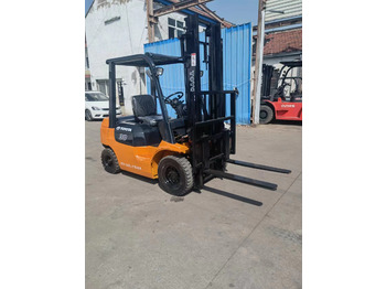 Diesel forklift TOYOTA