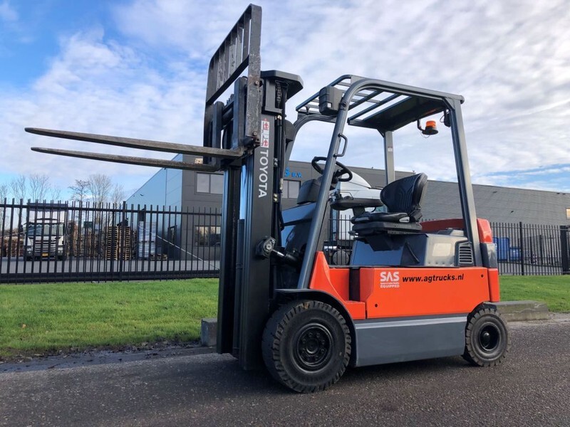 Electric forklift Toyota 7FBMF25: picture 8