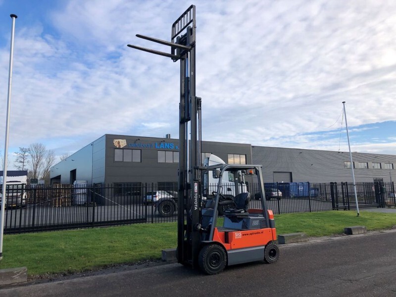 Electric forklift Toyota 7FBMF25: picture 9