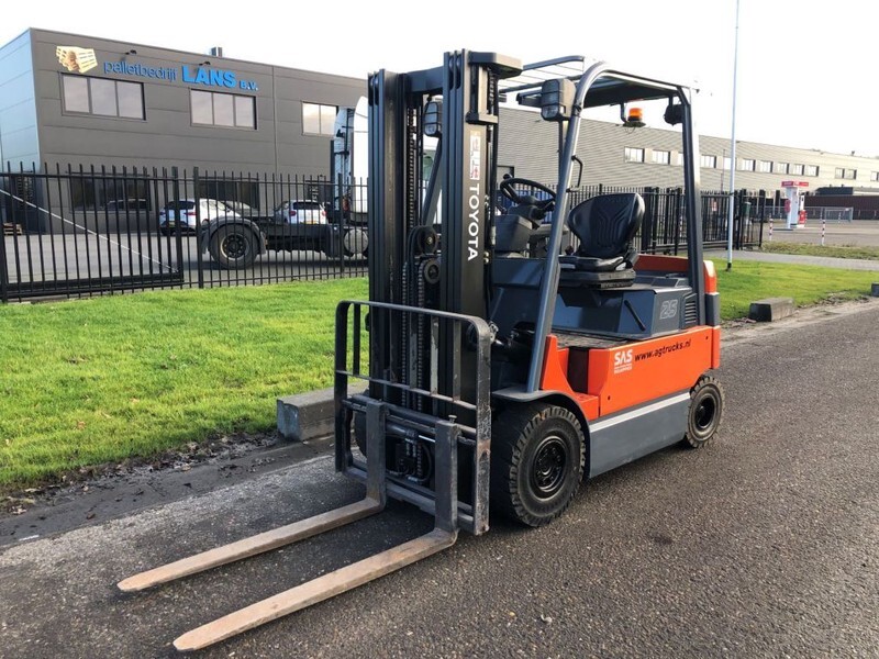 Electric forklift Toyota 7FBMF25: picture 5