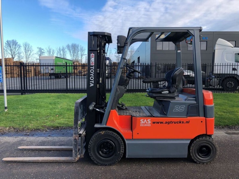Electric forklift Toyota 7FBMF25: picture 3