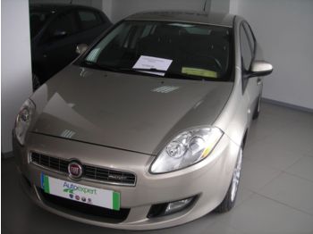 FIAT BRAVO 1.9 DYNAMIC 120 CV. COLOR MARFIL SPIRITUAL. - Car