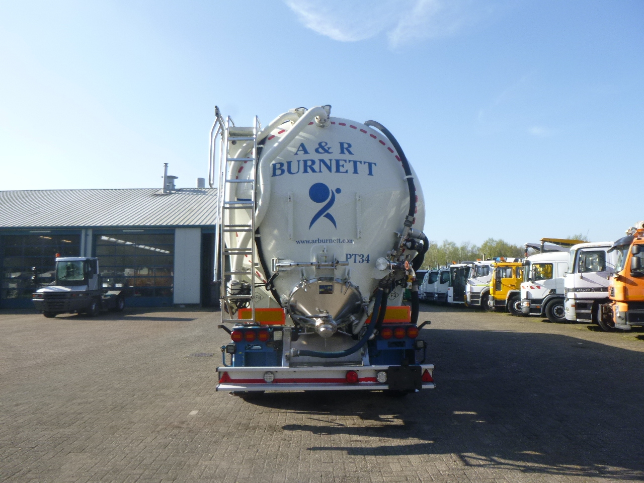 Tanker semi-trailer for transportation of flour Feldbinder Powder tank alu 60 m3 / Compressor diesel engine.: picture 5