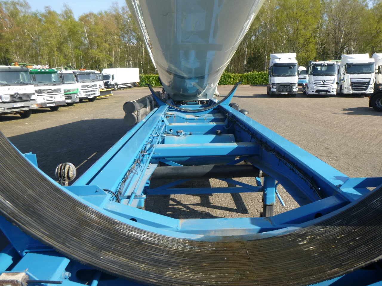 Tanker semi-trailer for transportation of flour Feldbinder Powder tank alu 60 m3 / Compressor diesel engine.: picture 47