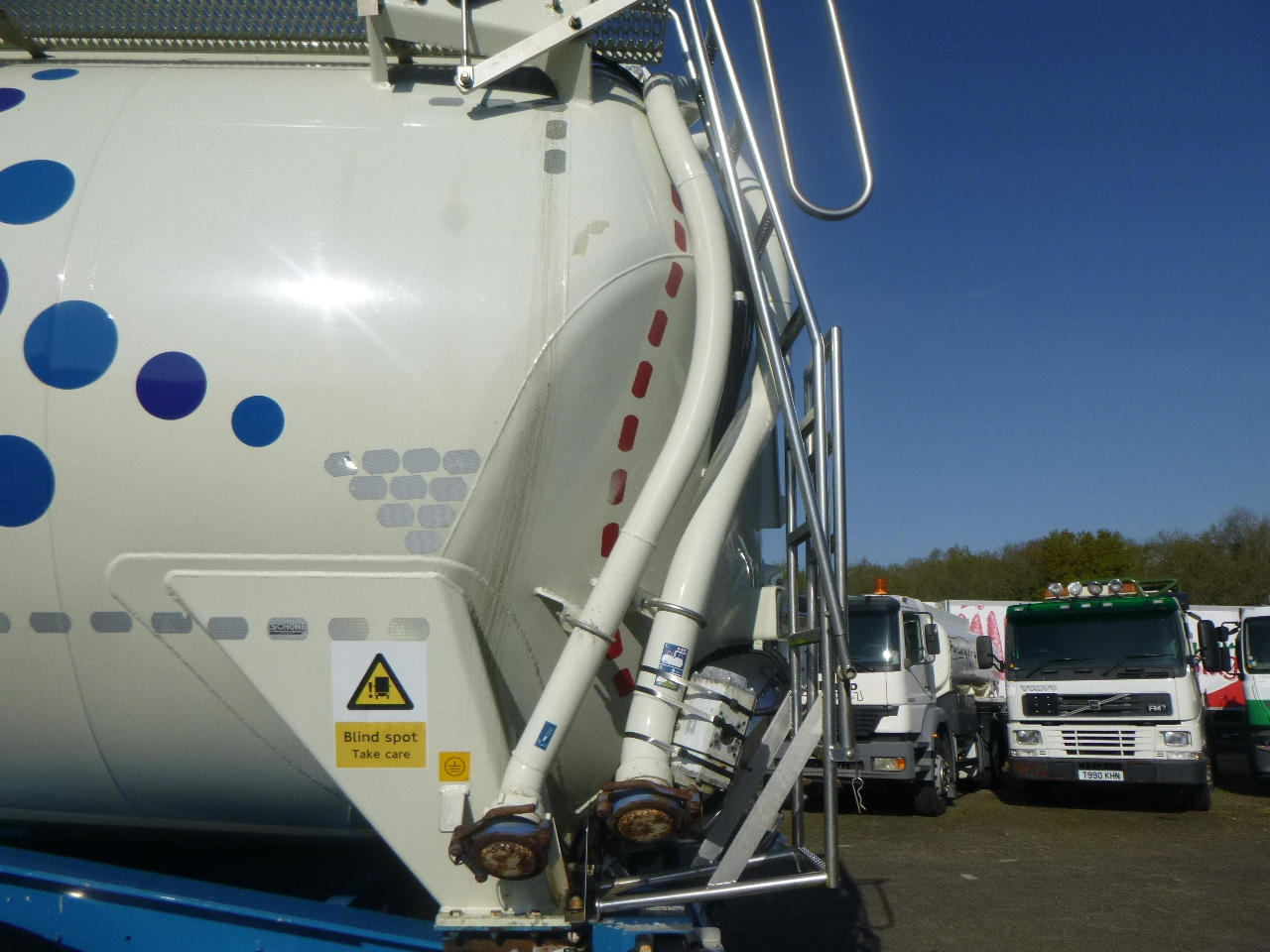 Tanker semi-trailer for transportation of flour Feldbinder Powder tank alu 60 m3 / Compressor diesel engine.: picture 10