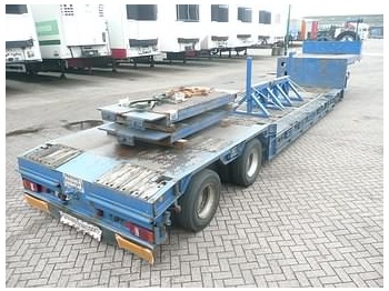Low loader semi-trailer for transportation of heavy machinery GOLDHOFER: picture 1