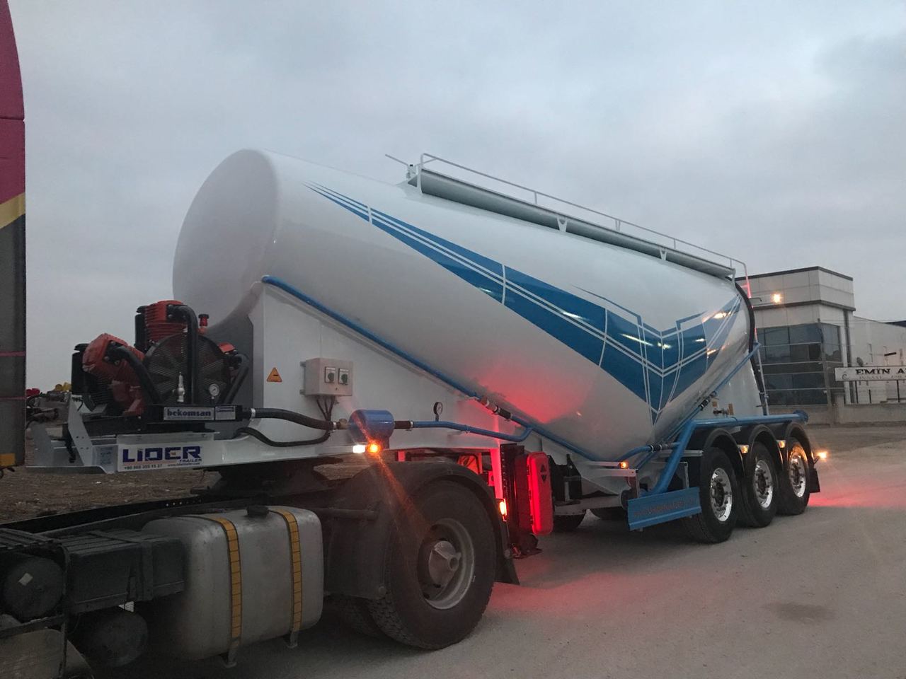 New Tanker semi-trailer for transportation of cement LIDER 2023 MODEL NEW CEMENT TANKER: picture 10