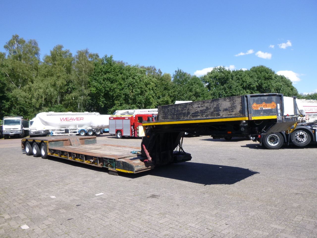 Low loader semi-trailer Nooteboom 3-axle lowbed trailer 33 t / extendable 8.5 m: picture 2