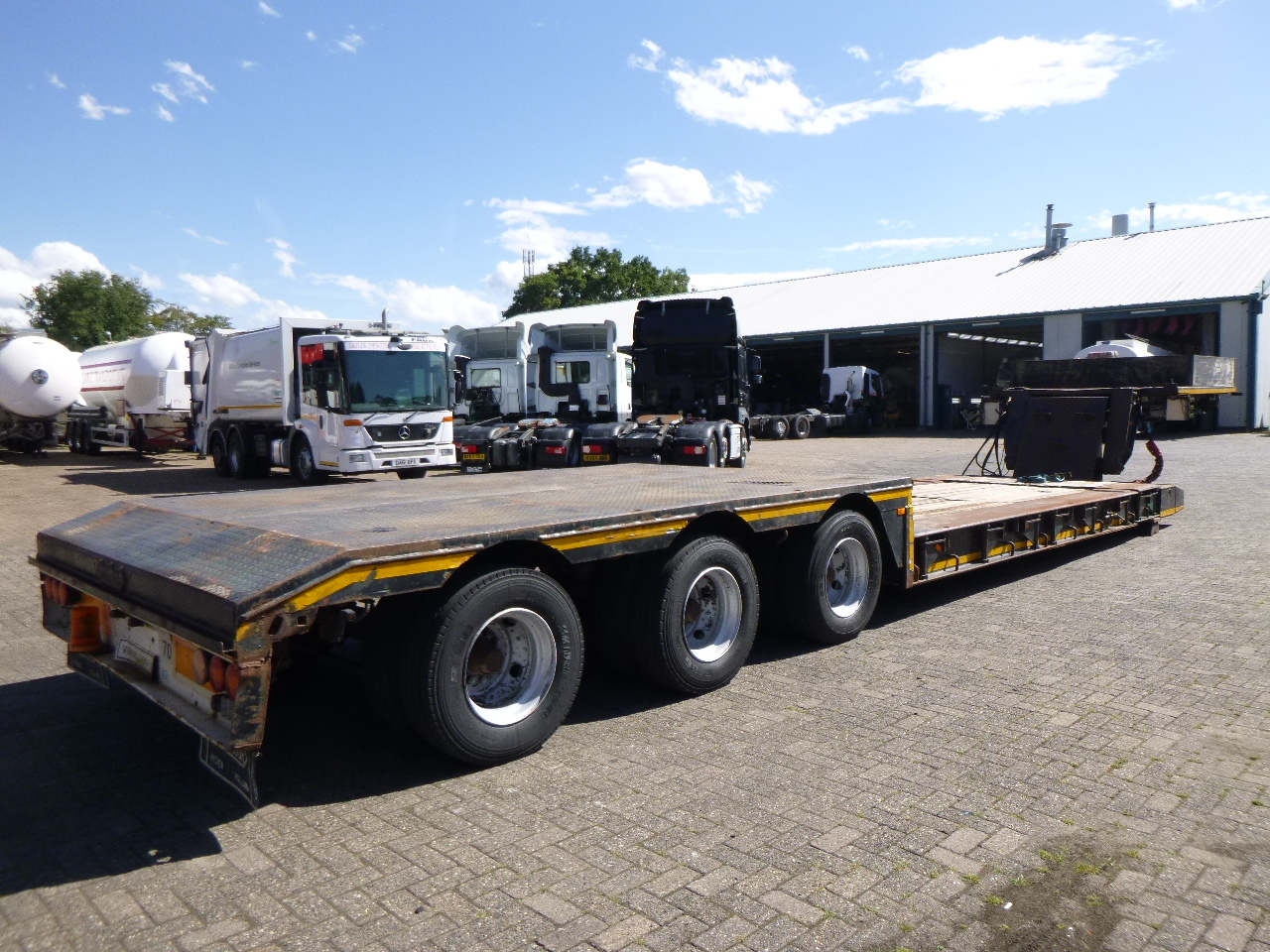 Low loader semi-trailer Nooteboom 3-axle lowbed trailer 33 t / extendable 8.5 m: picture 4