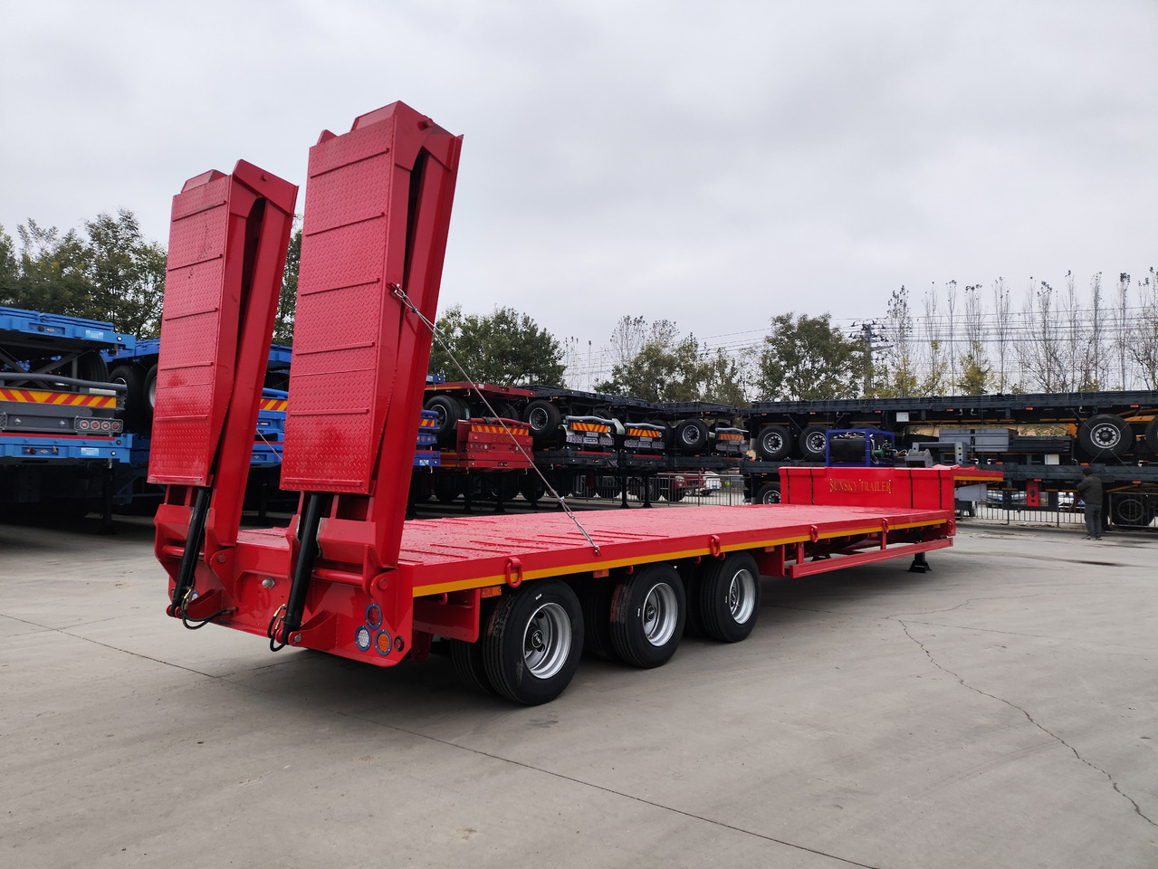 New Low loader semi-trailer for transportation of heavy machinery SUNSKY 3-Axle 30Ton lowbed semi-trailer: picture 2