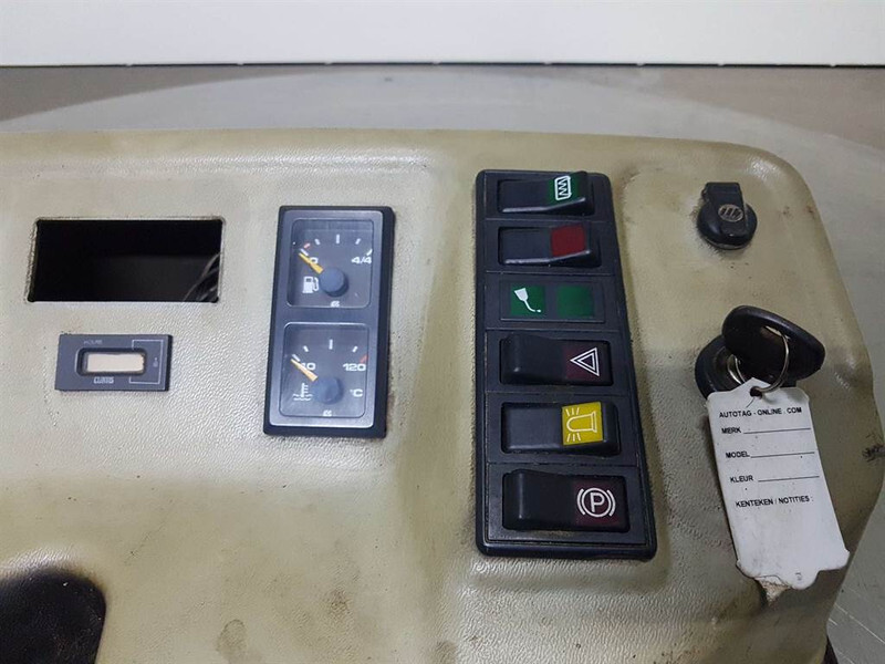Cab and interior for Construction machinery Ahlmann AZ14 - Dashboard/Console/Konsole: picture 3