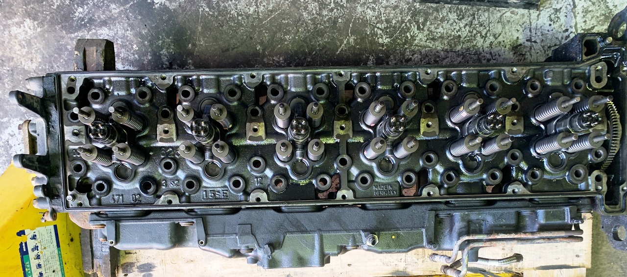 Engine and parts for Truck CYLINDER HEAD WITH VALVES,ROCKER SHAFT (INTAKE AND EXHAUST),REINFORCING FRAME ACTROS MP4 OM471 LA EURO 5: picture 5