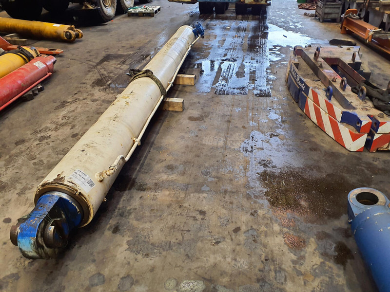 Hydraulic cylinder for Crane Terex Demag HC 340 boom cylinder: picture 2