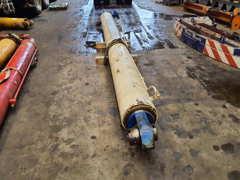 Hydraulic cylinder for Crane Terex Demag HC 340 boom cylinder: picture 3