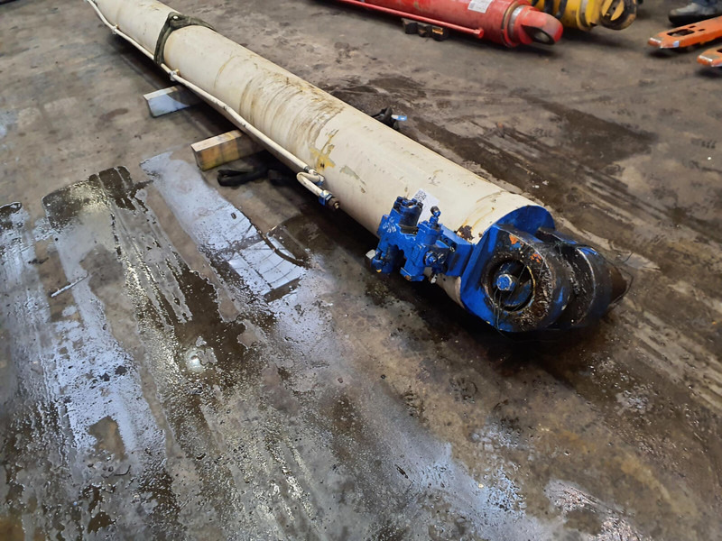 Hydraulic cylinder for Crane Terex Demag HC 340 boom cylinder: picture 4