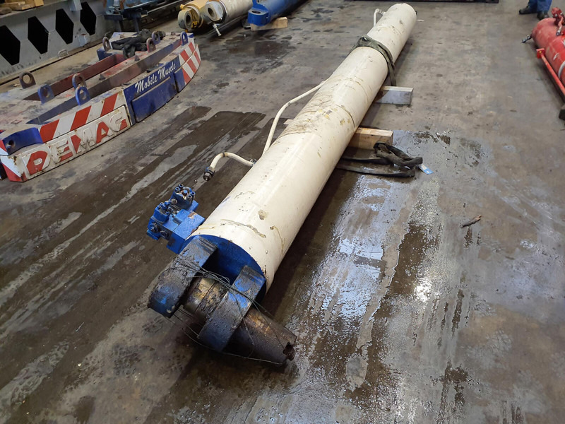 Hydraulic cylinder for Crane Terex Demag HC 340 boom cylinder: picture 5