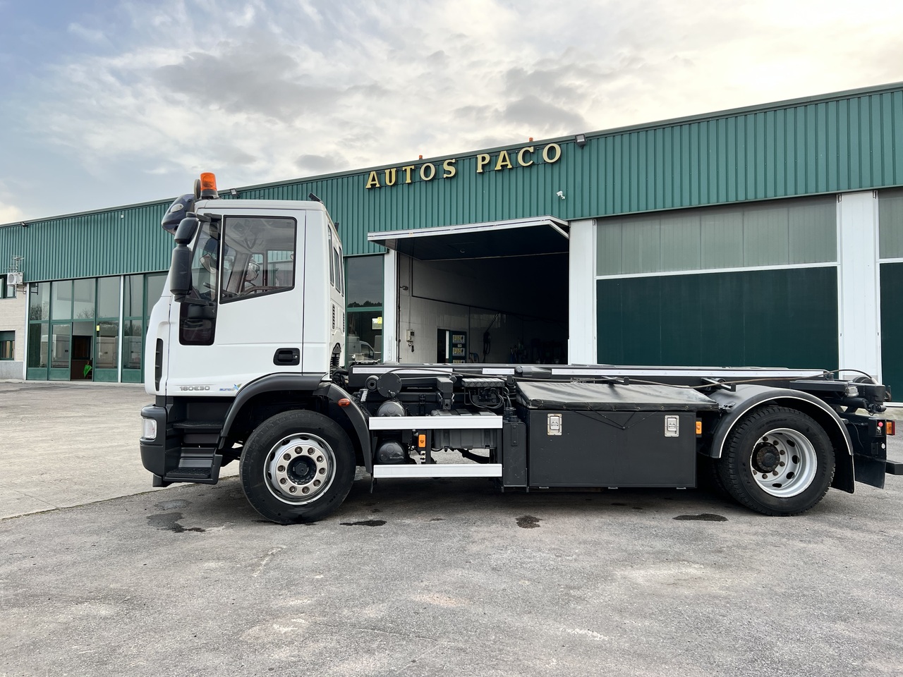 Roll-off container for transportation of containers IVECO 180E300: picture 5