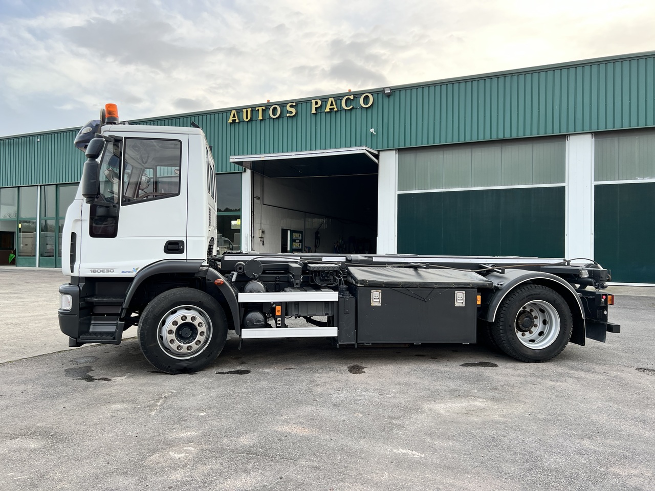 Roll-off container for transportation of containers IVECO 180E300: picture 6