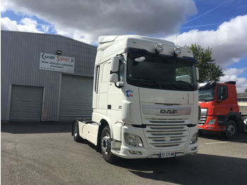 Tractor truck DAF XF460: picture 1