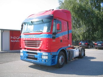 IVECO  - Tractor truck