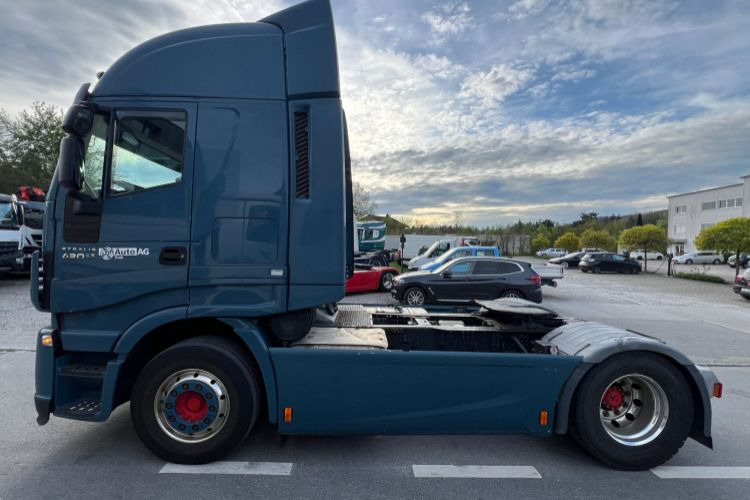 Tractor truck Iveco Stralis 420 4x2: picture 8