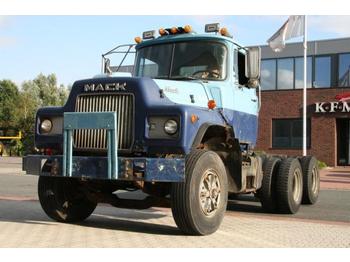 Mack DM 686 ST - Tractor truck