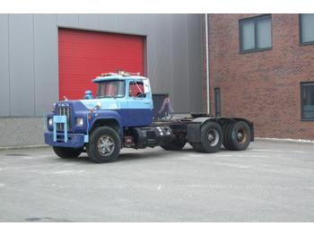 Tractor truck Mack R 688 ST: picture 1