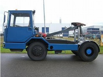Sisu 4x4 terminal tractor zugmachine - Tractor truck