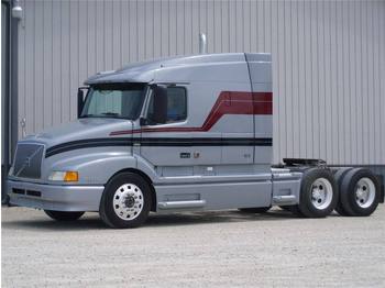 VOLVO VNL64T - Tractor truck