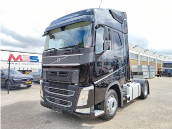 Tractor truck Volvo FH420 4x2 Globetrotter Euro6 - Double Tanks (T921): picture 1