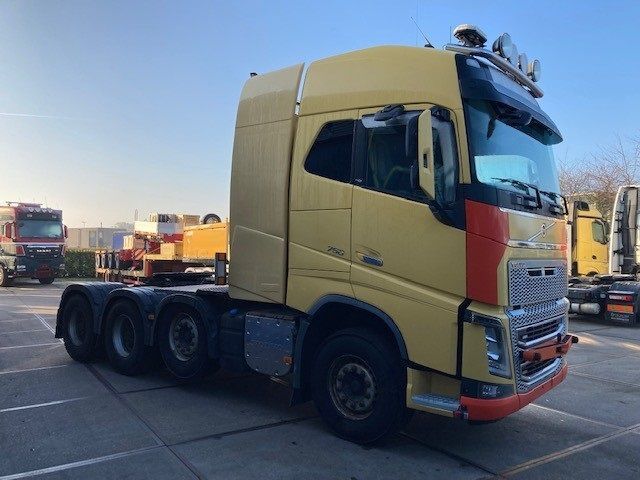 Tractor truck Volvo FH 16.750 8x4/4: picture 8
