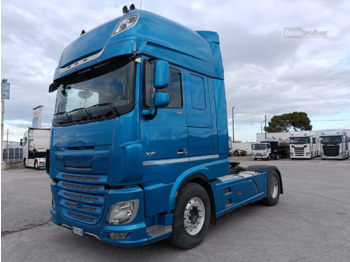 Tractor truck DAF XF 530