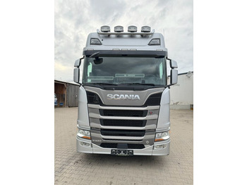 Tractor truck SCANIA R 520