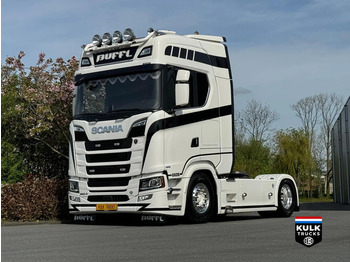 Tractor truck SCANIA S 660