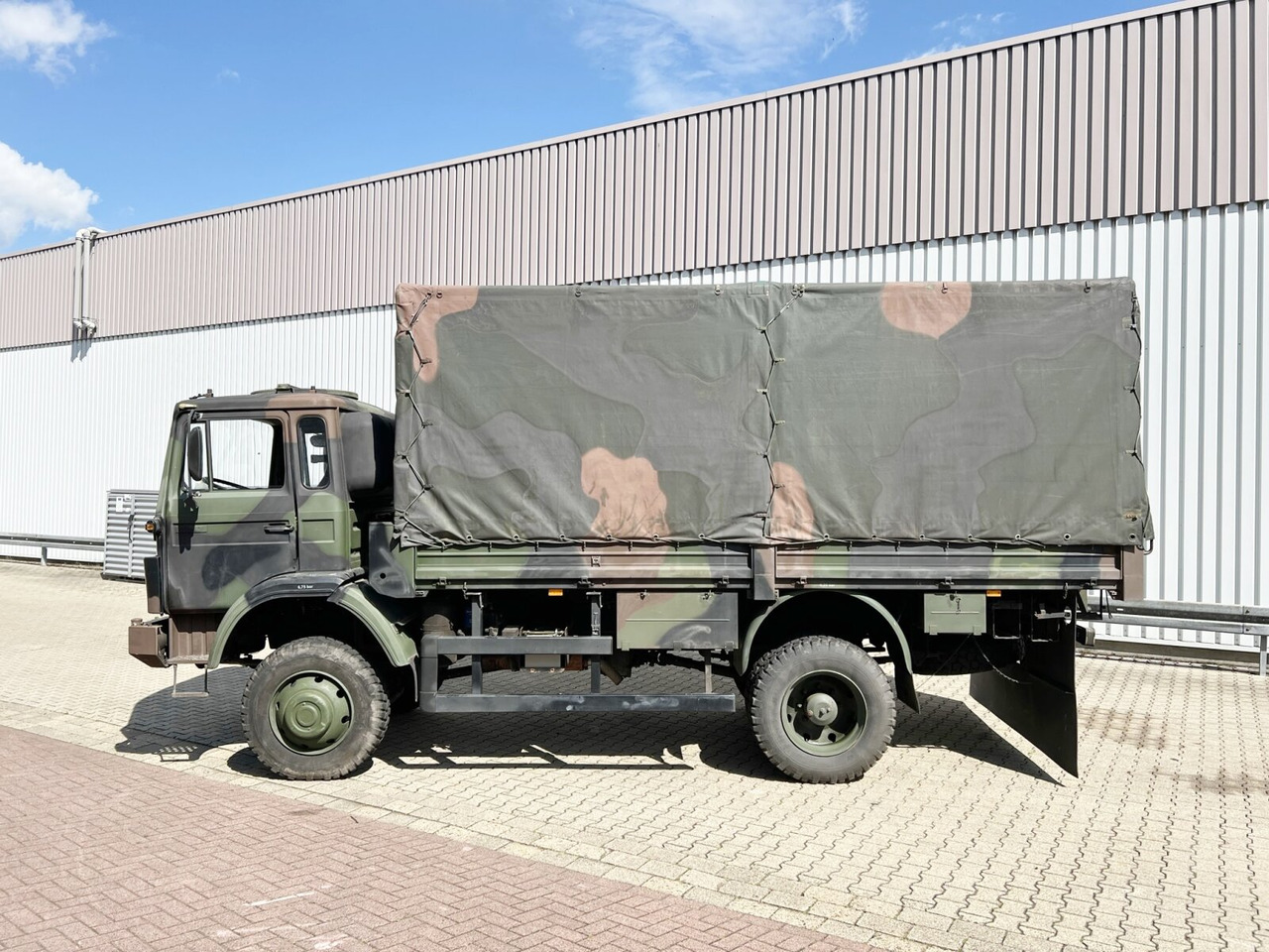 Curtain side truck 110-17 AW 4x4 110-17 AW 4x4, Ex-Bundeswehr, Küche: picture 12