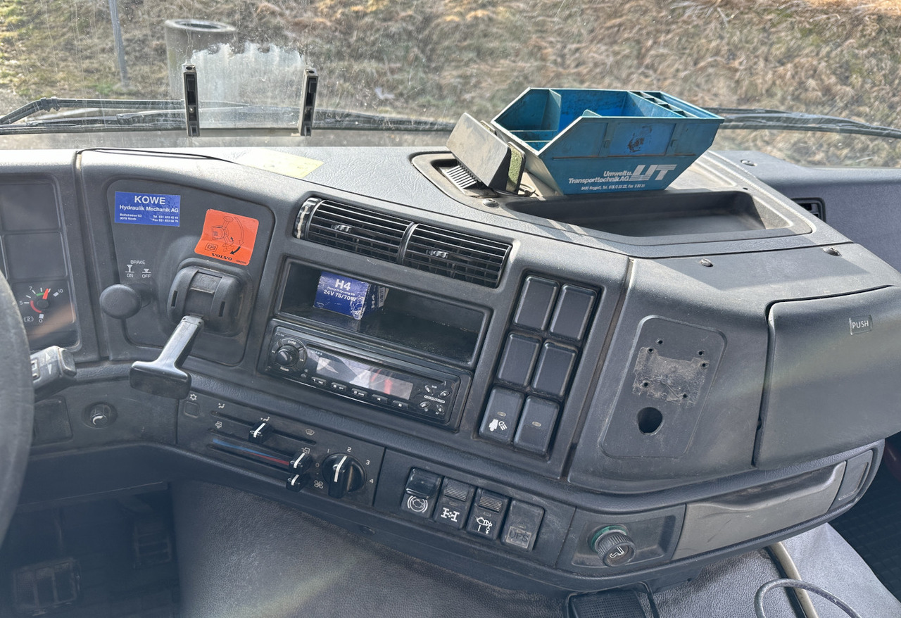 Skip loader truck 1999 Volvo FM12-380 6×4 Welaki: picture 3
