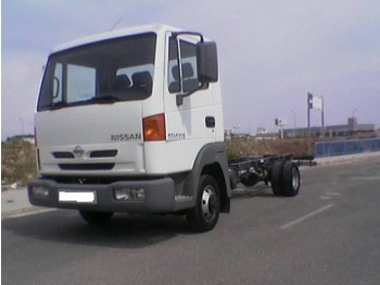 Nissan Atleon 110.35 - Cab chassis truck