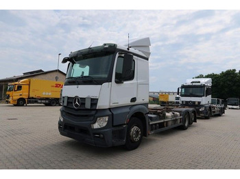 Container transporter/ Swap body truck Mercedes-Benz 2545 BDF Twistlook, Klima, Euro 6, 2 x AHK