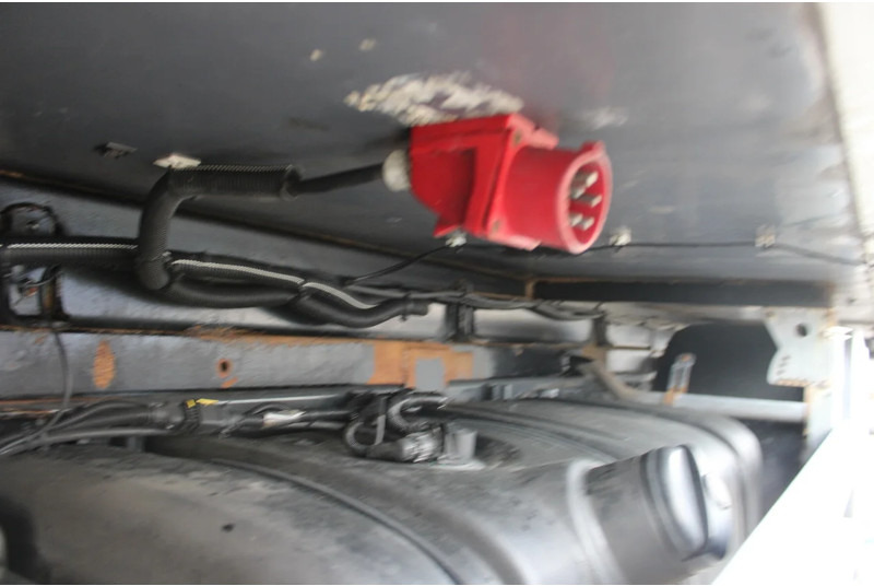 Refrigerator truck DAF LF 210 + EURO 6 + CARRIER + XARIOS 600 MT + NL apk 06-2024: picture 8