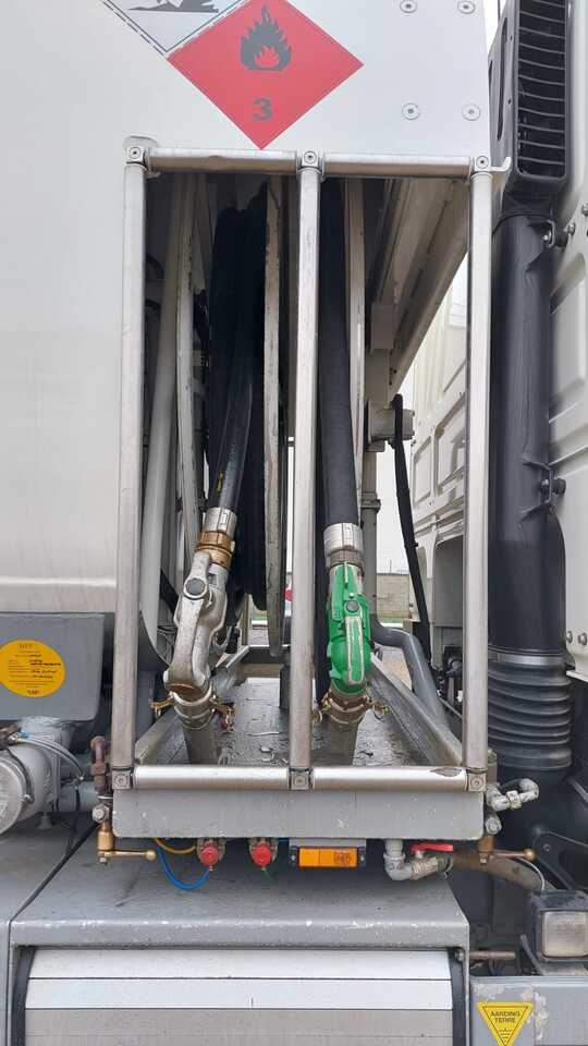Tanker truck DAF XF: picture 3