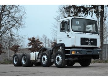 Cab chassis truck MAN 32.322: picture 1