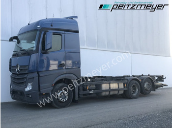Container transporter/ Swap body truck MERCEDES-BENZ Actros 2542